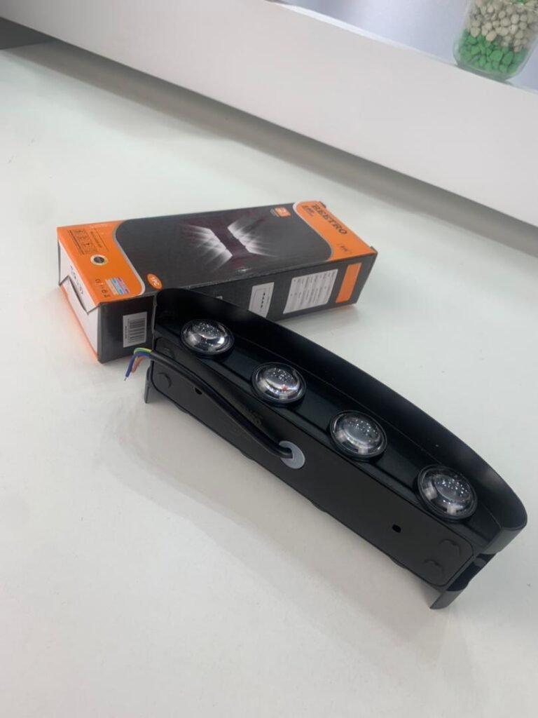 Applique Murale LED Étanche  moderne et fonctionnelle 8W