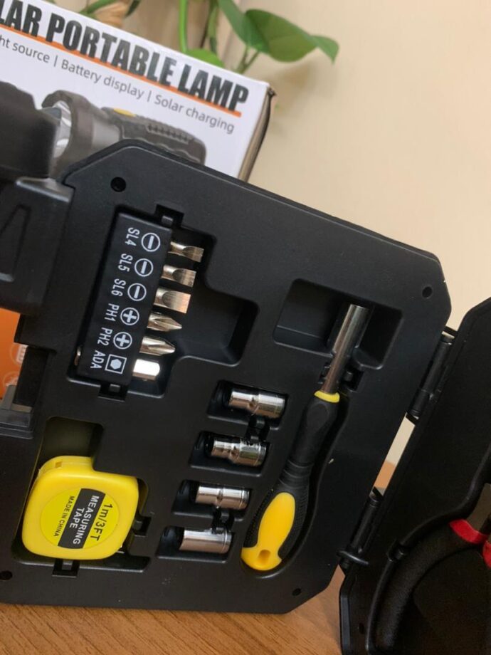 ⁦Lampe Solaire avec Kit de Tournevis - Outils Multifonctions Portables⁩ - الصورة ⁦5⁩