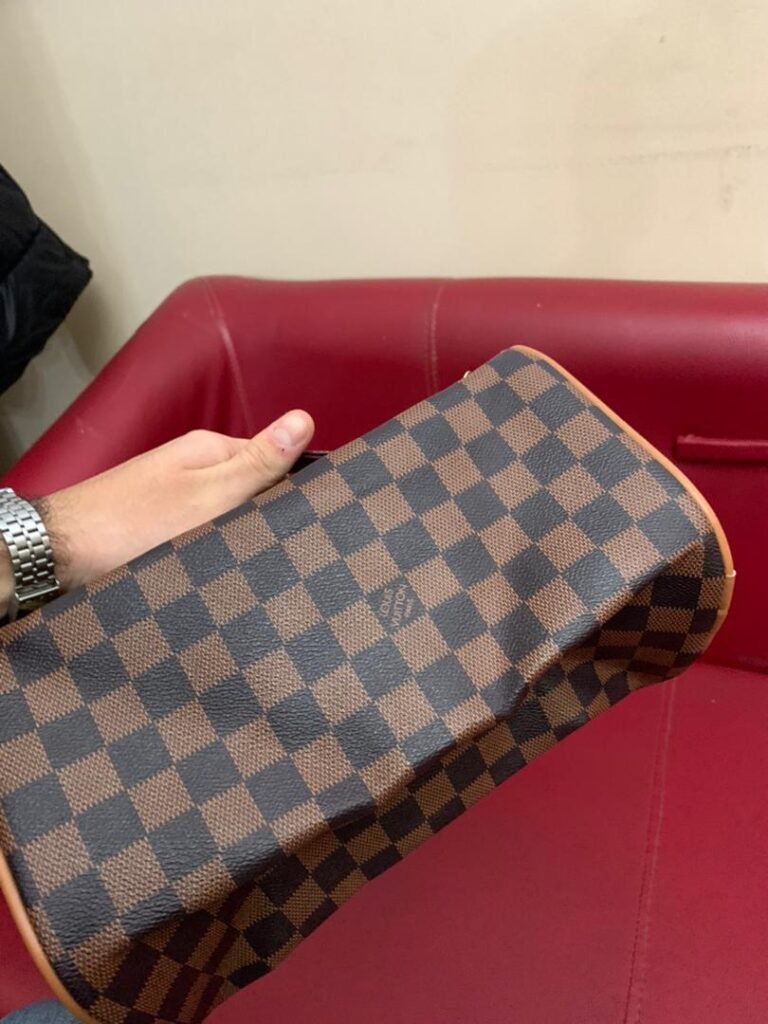 Pochette Cosmétiques Unisexe  – Élégance & Praticité