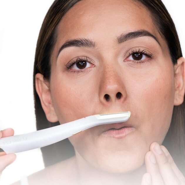 Epilateur & Exfoliant Dermaplaning Lumière LED intégrée