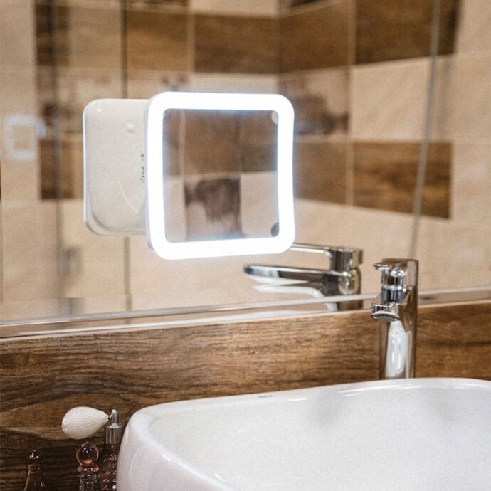 ⁦Miroir Rotatif LED Grossissant 5X ventouse 16 cm⁩ - الصورة ⁦3⁩