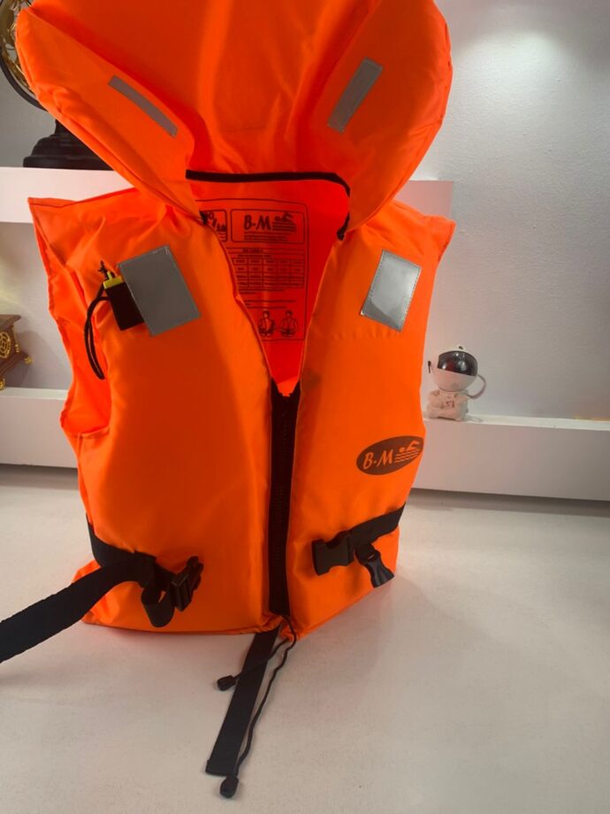 ⁦Gilet de Sauvetage 100N ISO 12402-4 – Sécurité Marine Renforcée⁩ - الصورة ⁦4⁩