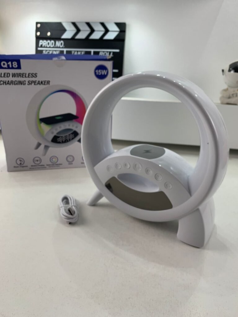 Lampe de Table Multifonction Q18 – Bluetooth, Réveil et Charge Sans Fil