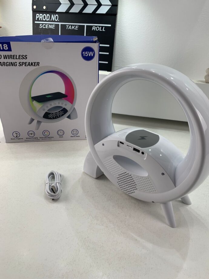 ⁦Lampe de Table Multifonction Q18 – Bluetooth, Réveil et Charge Sans Fil⁩ - الصورة ⁦3⁩