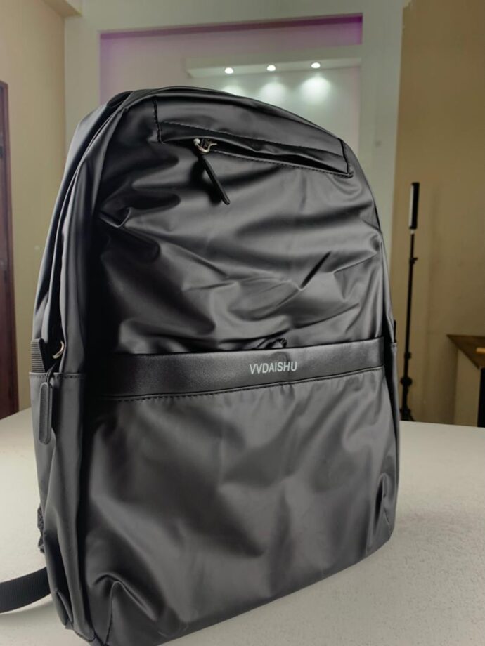 ⁦Sac à Dos Multifonction 20–35L – Élégant, Spacieux et Pratique⁩ - الصورة ⁦4⁩