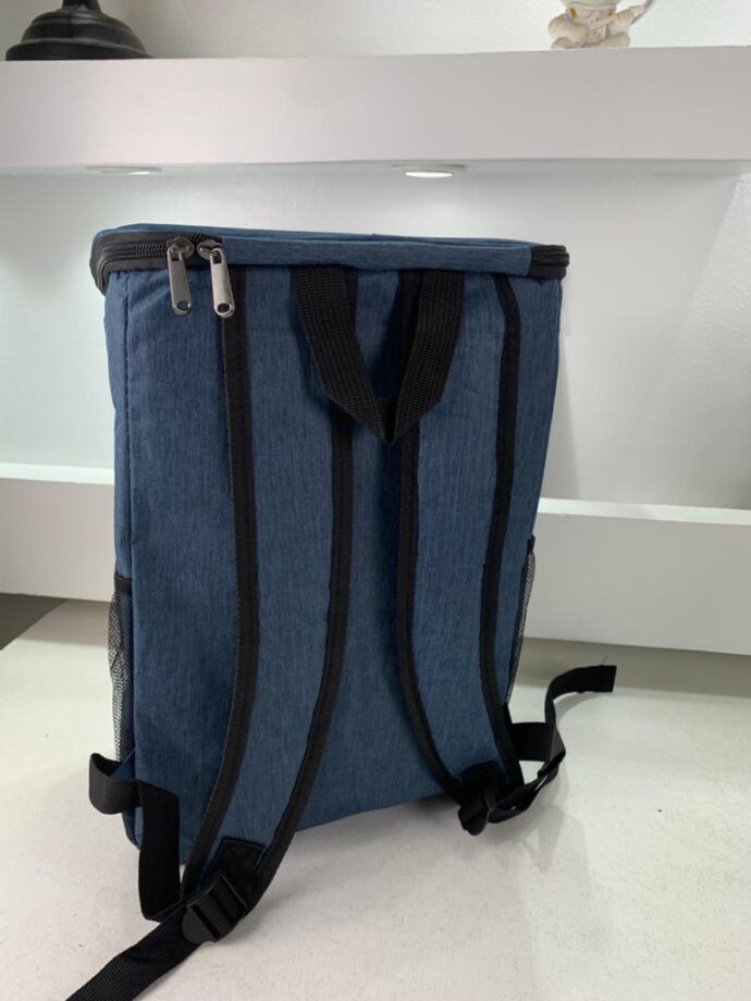⁦Sac à dos isolé – Élégant et pratique à la fois⁩ - الصورة ⁦2⁩