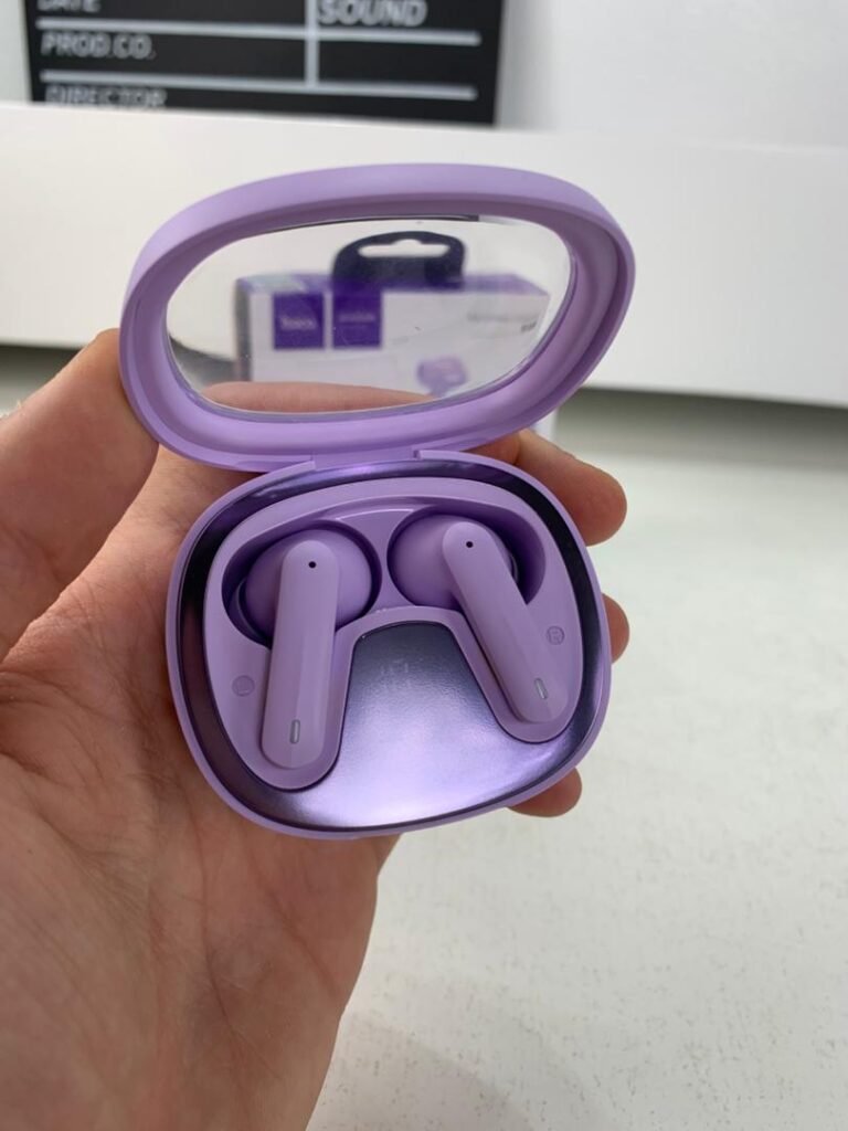 Écouteurs Bluetooth 5.3 avec Boîte de Charge Transparente – Son Pur et Batterie Longue Durée