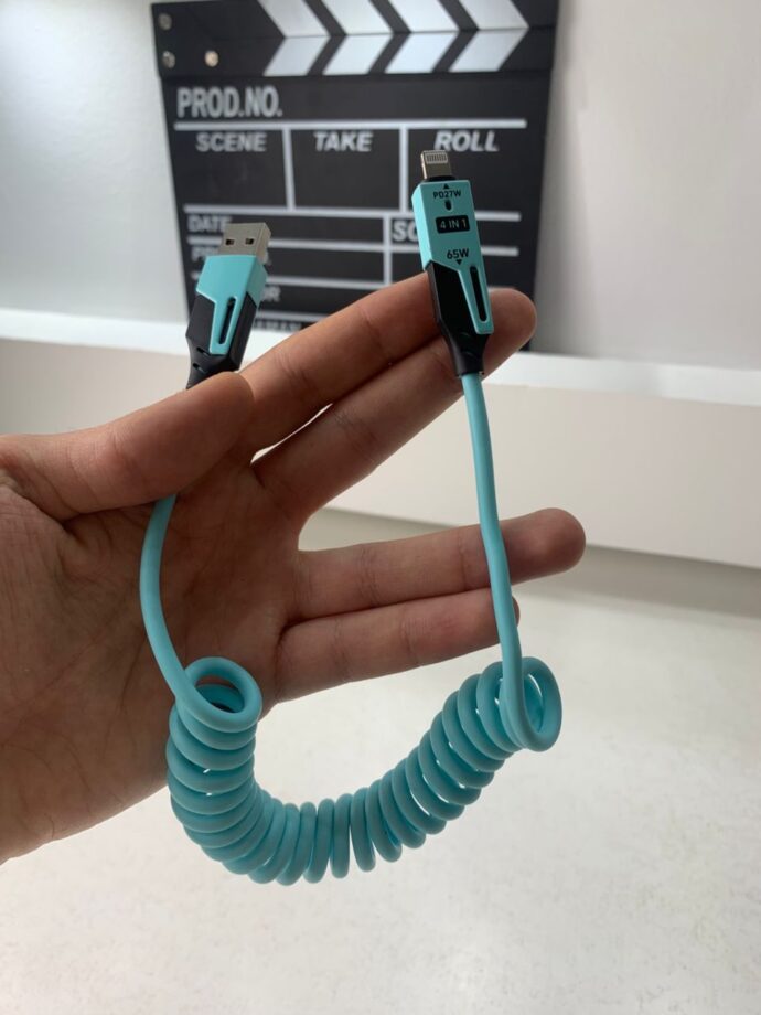 ⁦Câble USB-C 4-en-1 – USB-C, Lightning et USB-A – PD65W⁩ - الصورة ⁦7⁩
