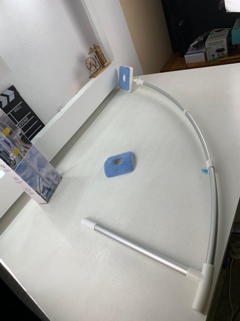 Brosse de Nettoyage Fenêtres Manche Pivotant 360° (Long Manche)