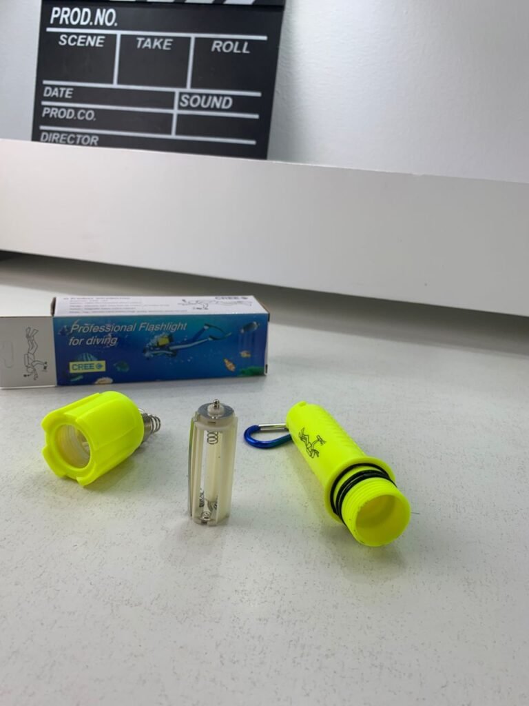 Lampe Torche Sous-Marine Étanche jusqu’à 25 mètres