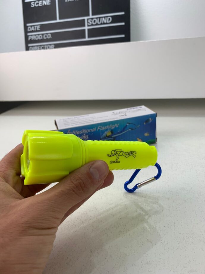 ⁦Lampe Torche Sous-Marine Étanche jusqu’à 25 mètres⁩ - الصورة ⁦5⁩