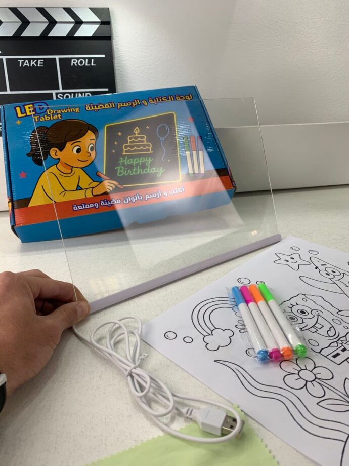 ⁦Tableau à Dessin LED coloré avec 7 stylos 40x30cm⁩ - الصورة ⁦8⁩
