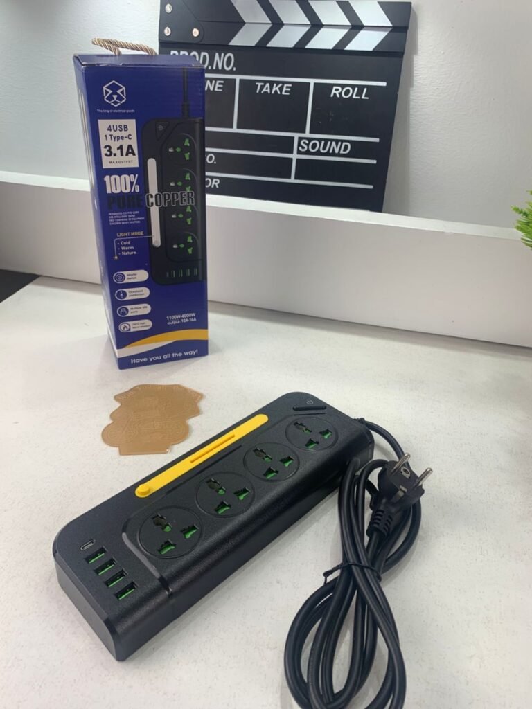 Multiprise universelle 4 en 1 avec USB et LED