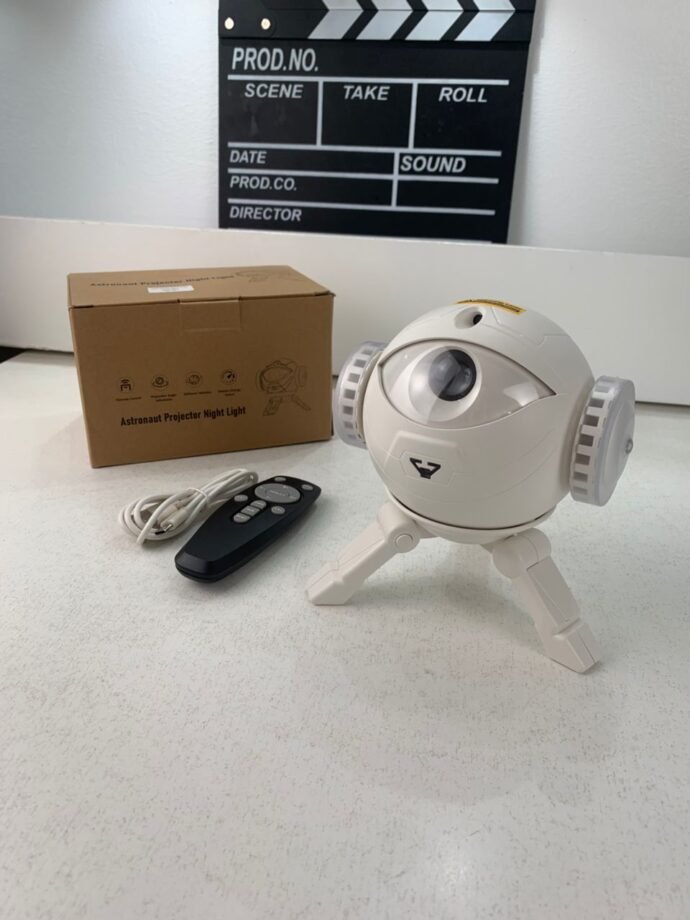 ⁦Projecteur Astronaute Nocturne réglable à 360°avec télécommande⁩ - الصورة ⁦8⁩