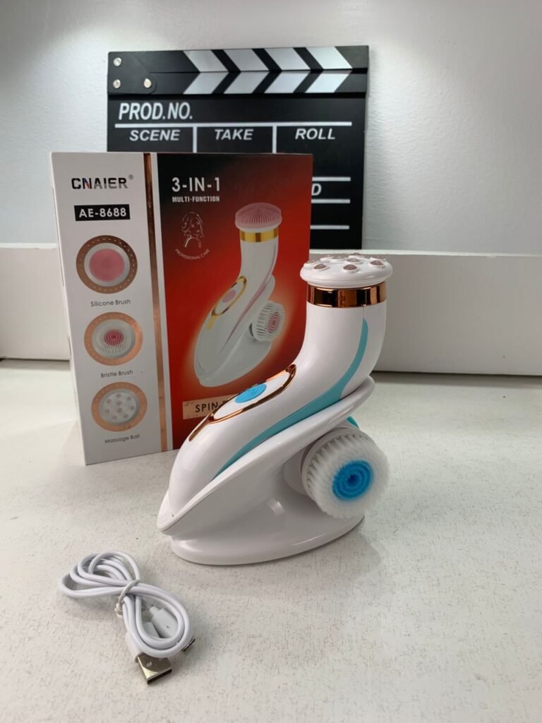 Brosse Nettoyante électrique pour le visage CNAier  3 Têtes Rotatives Recharge USB