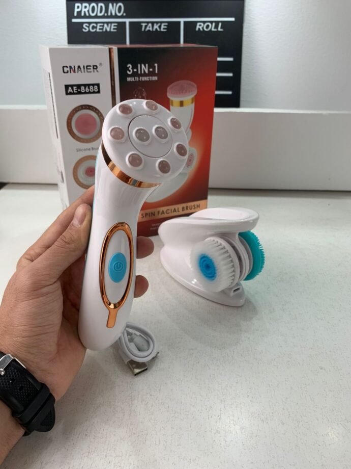 ⁦Brosse Nettoyante électrique pour le visage CNAier  3 Têtes Rotatives Recharge USB⁩ - الصورة ⁦4⁩