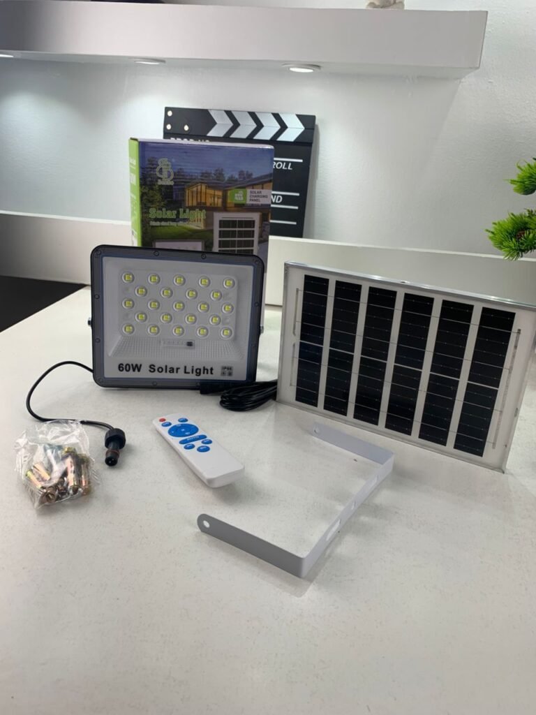 Lampadaire solaire extérieur LED avec panneau solaire 60W étanches IP67