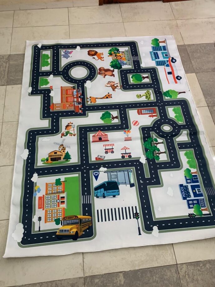 ⁦Tapis de loisir antidérapant pour enfants idéal pour jouer avec des voitures⁩ - الصورة ⁦3⁩