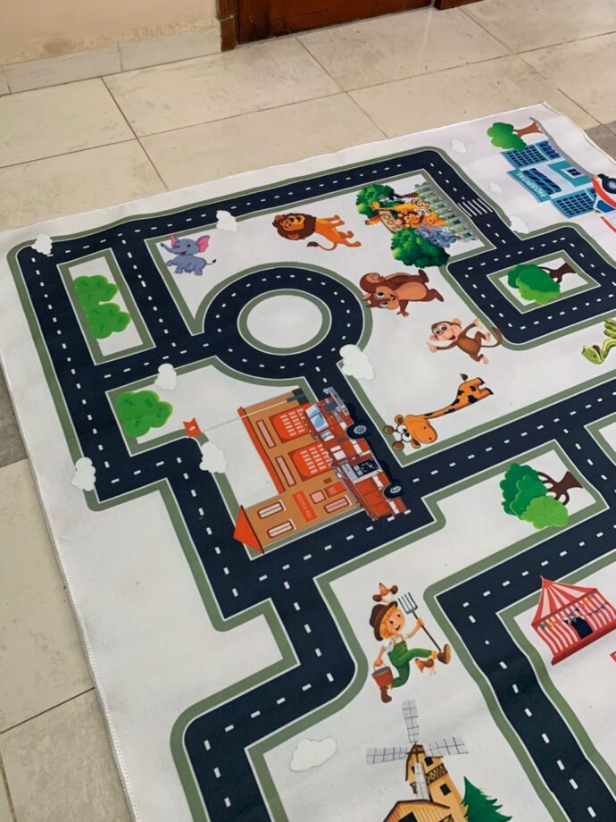 ⁦Tapis de loisir antidérapant pour enfants idéal pour jouer avec des voitures⁩ - الصورة ⁦2⁩