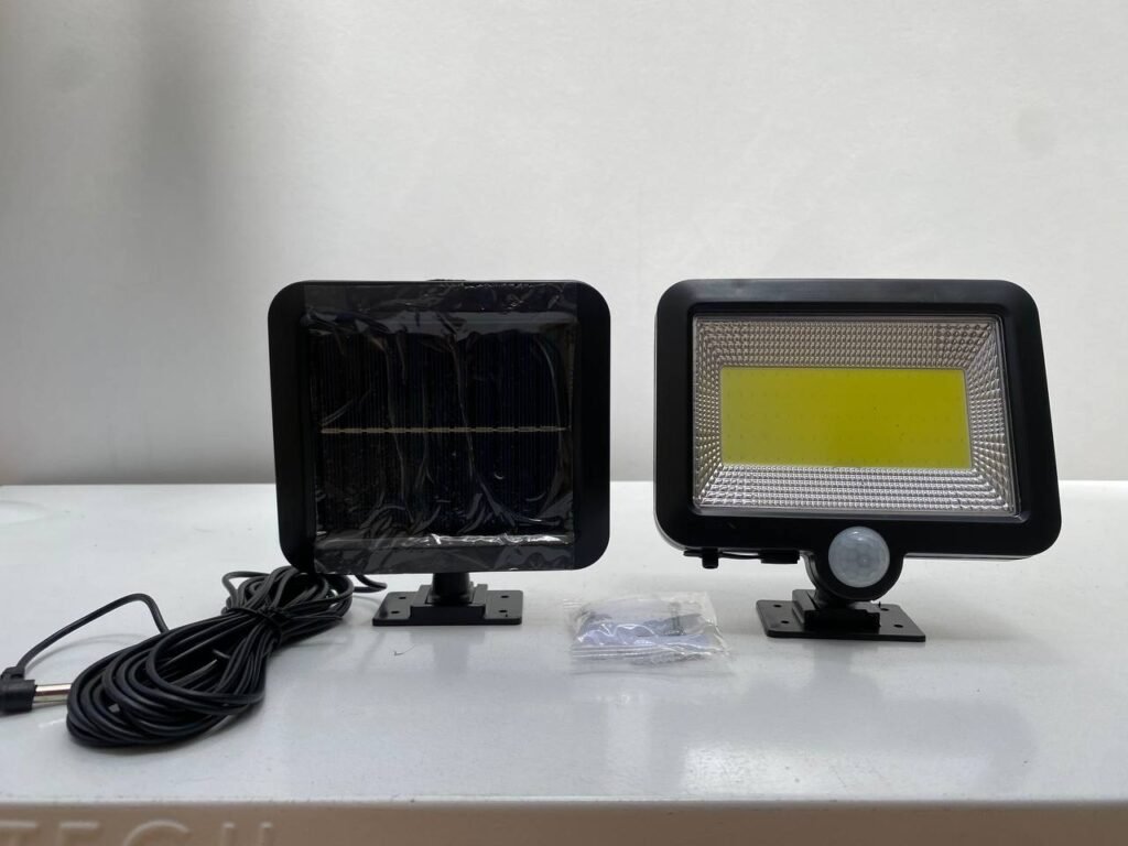 Lampe projecteur solaire LED 5W avec détecteur de mouvement IP44