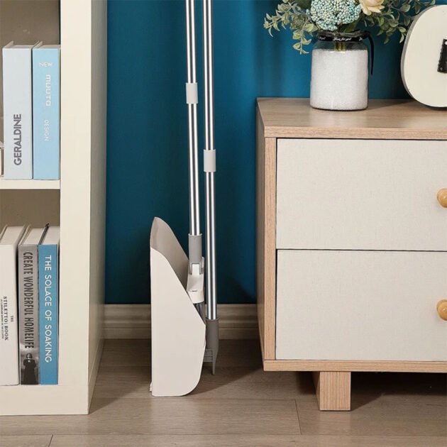Balai et pelle avec manche long pour le Nettoyage des Sols Intérieurs