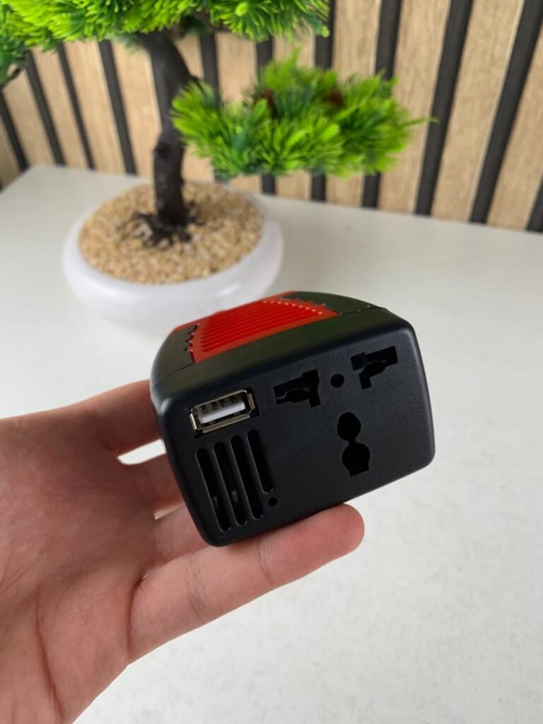 Convertisseur de Tension Voiture 100W DC 12V → AC 220V