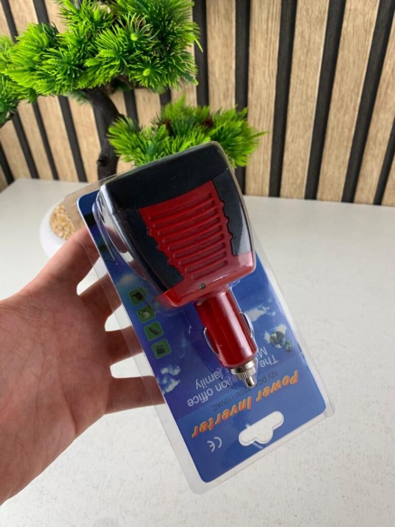 Convertisseur de Tension Voiture 100W DC 12V → AC 220V