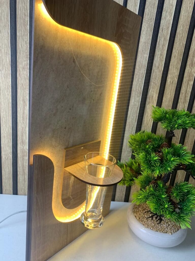 Panneau mural décoratif avec éclairage LED design moderne en bois V3 – L’harmonie parfaite entre nature et lumière