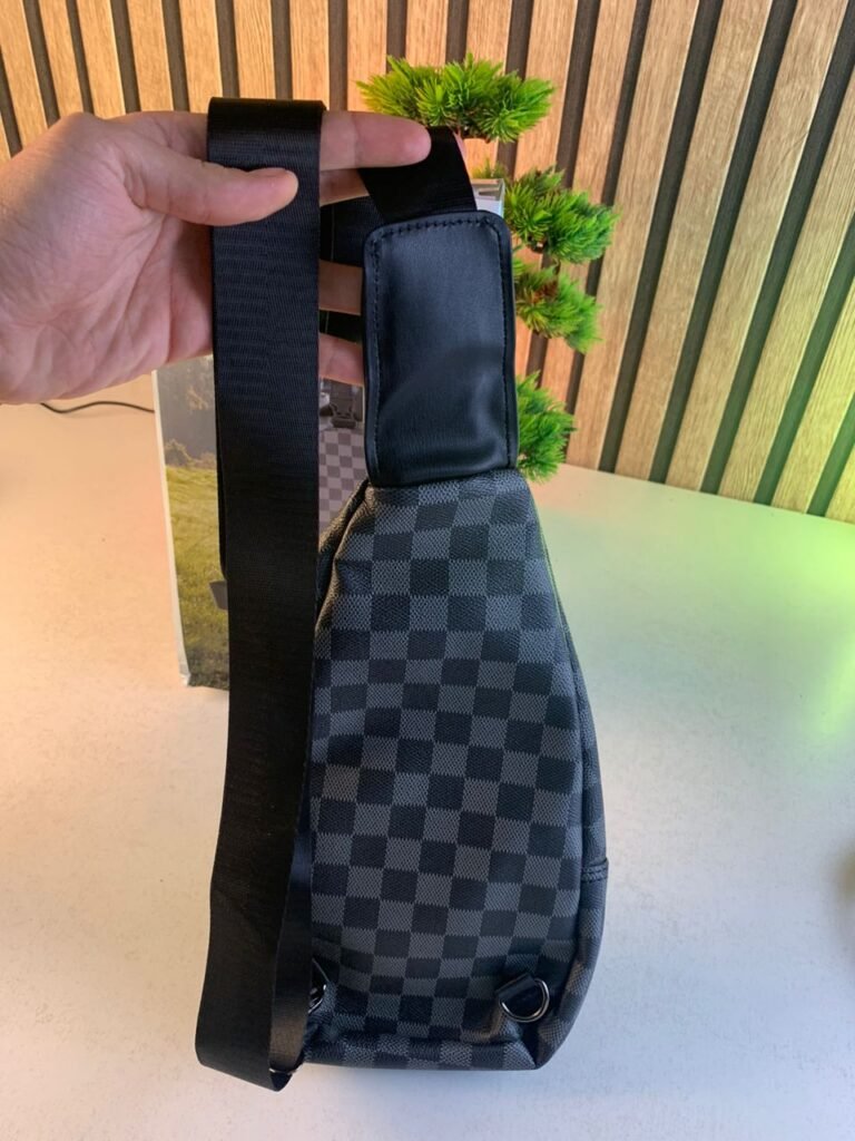 Sac à Bandoulière avec Haut-Parleur Bluetooth RGB – Son Puissant & Style Urbain CH-M818