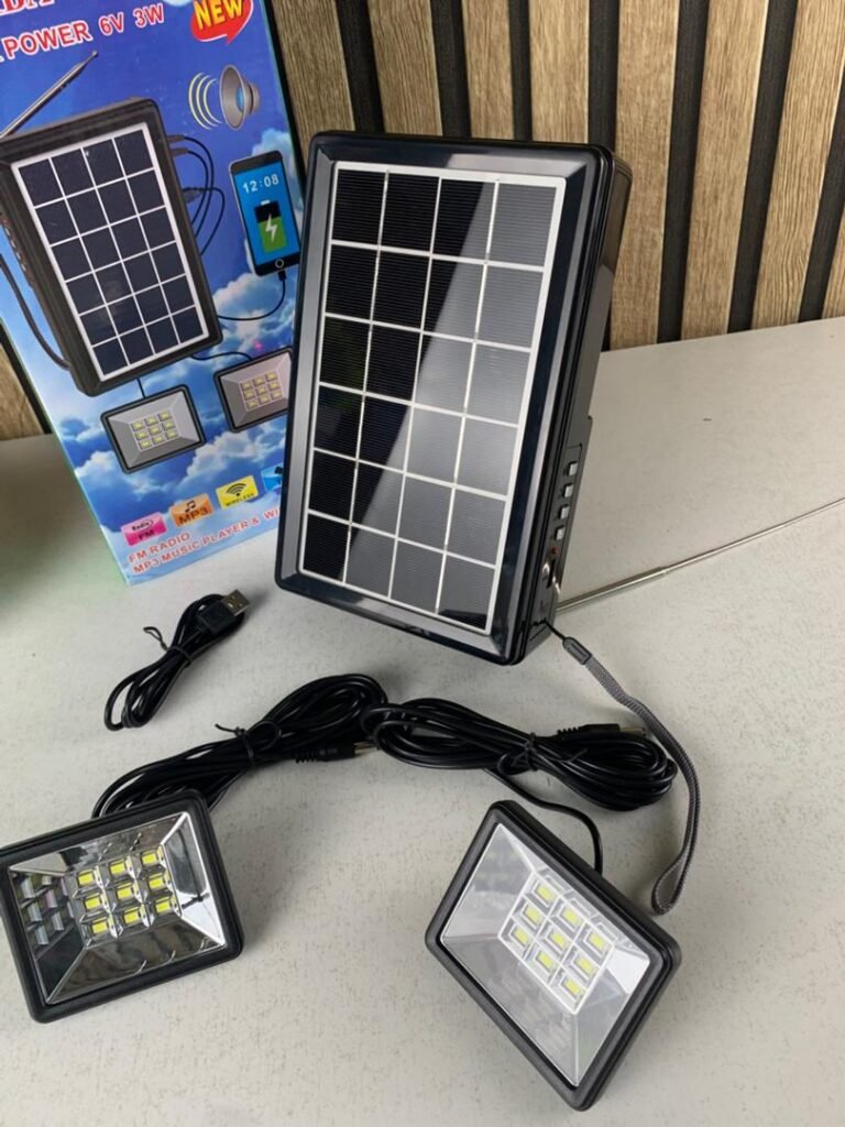 Kit d’Éclairage Solaire XB-2321BT avec Haut Parleur et Deux Lampes