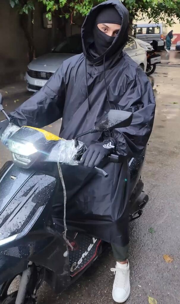 Pack d’Hiver pour Motards Combinaison Imperméable , Gants Chauffants , Cagoule Chaude