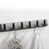 Porte Manteau Mural Métallique avec 6 Crochets – Élégance, solidité et gain d’espace