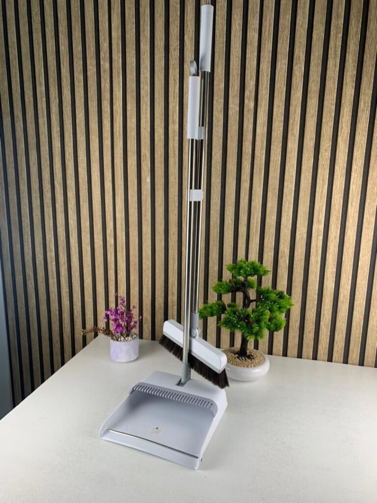 Balai et pelle avec manche long pour le Nettoyage des Sols Intérieurs