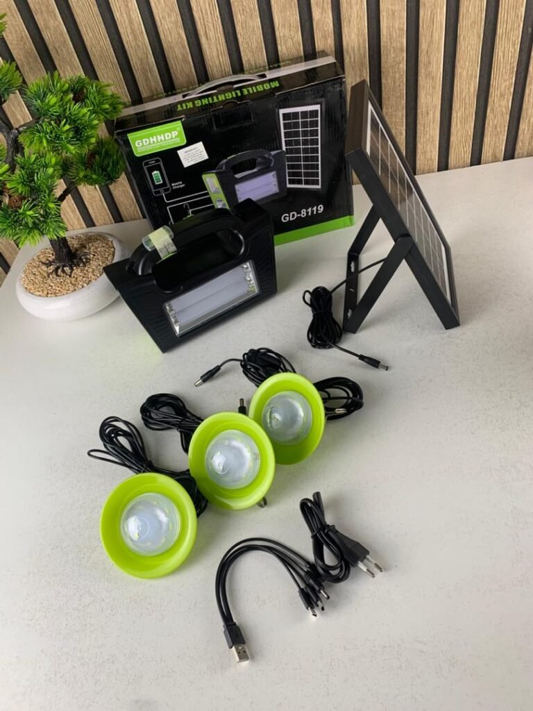 Kit Panneau Solaire Portable avec Torche LED Rechargeable et 3 Lampes – Éclairage Solaire Polyvalent pour Maison & Extérie