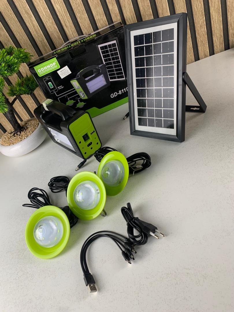 Kit Panneau Solaire Portable avec Torche LED Rechargeable et 3 Lampes – Éclairage Solaire Polyvalent pour Maison & Extérie - الصورة 6