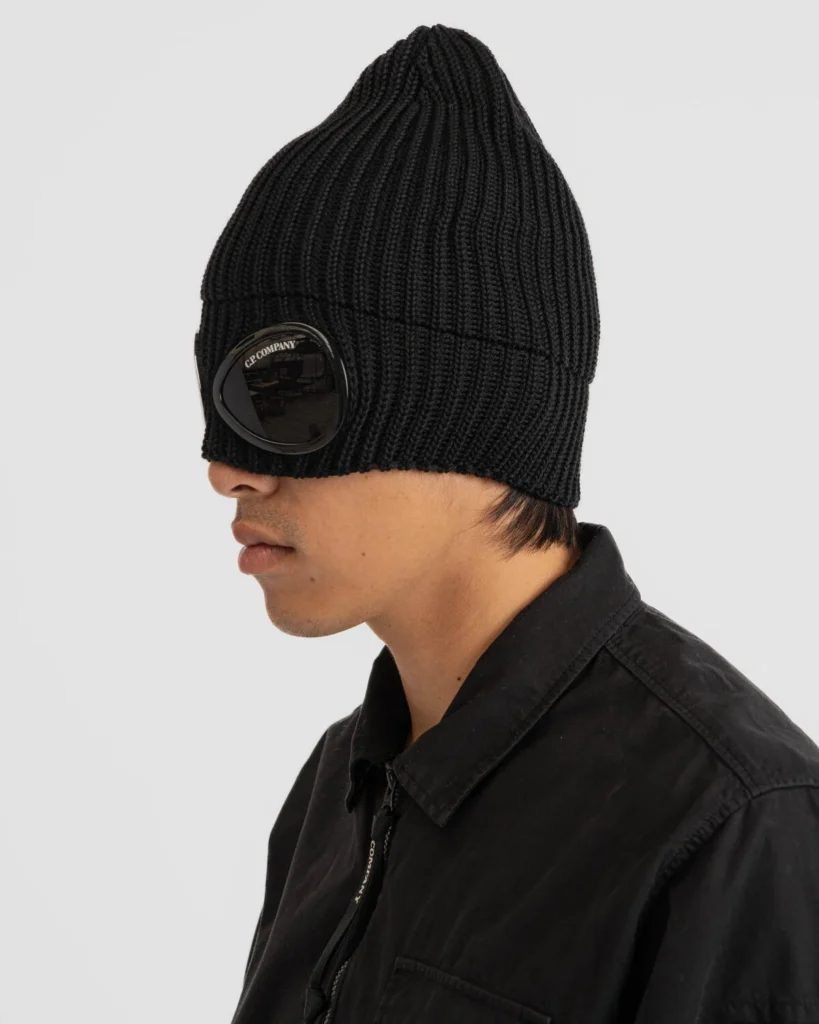 Bonnet C.P. Company – Beanie Urbain Premium en Maille Chaude & Design Iconique