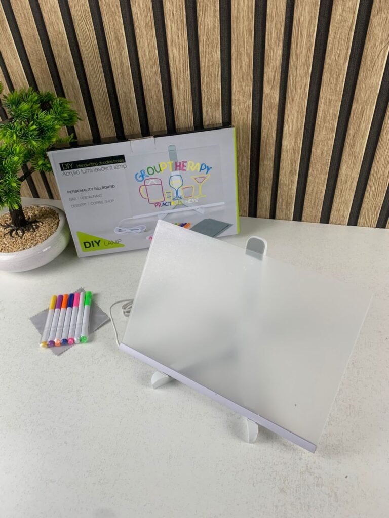 Tableau mémo LED avec stylo 7 couleurs et support LED lumineux avec stylo 7 couleurs et support