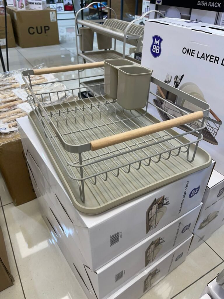Égouttoir à vaisselle à deux niveaux avec plateau – L’élégance pratique pour votre cuisine