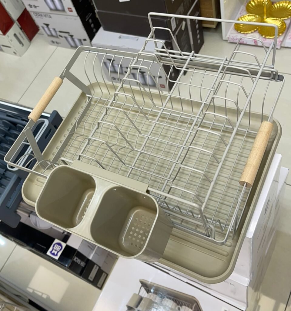 Égouttoir à vaisselle à deux niveaux avec plateau – L’élégance pratique pour votre cuisine
