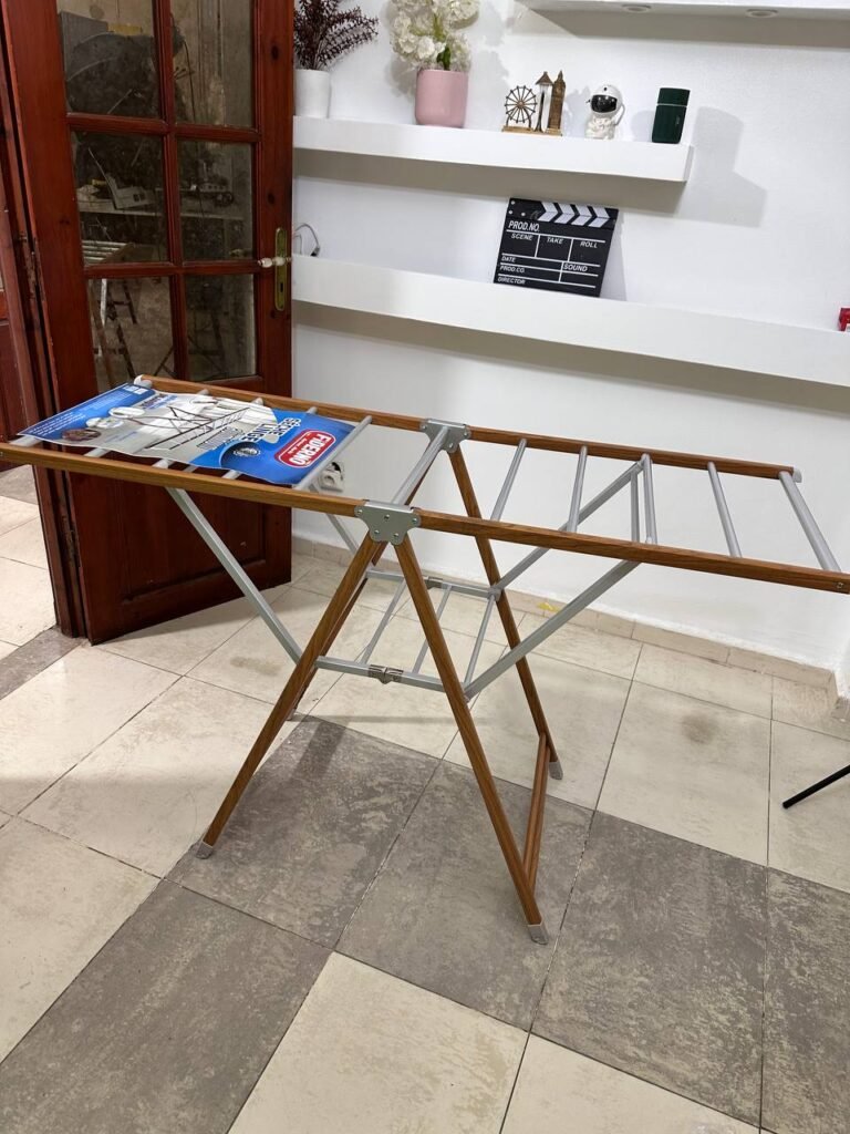 Sèche-Linge Aluminium Pliable à 4 Roues – Design Bois & Séchage Grande Capacité