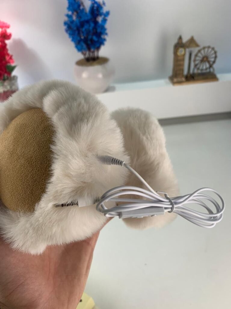 Cache-Oreilles et Casque Audio en Fausse Fourrure – Chaleur, confort et musique en hiver