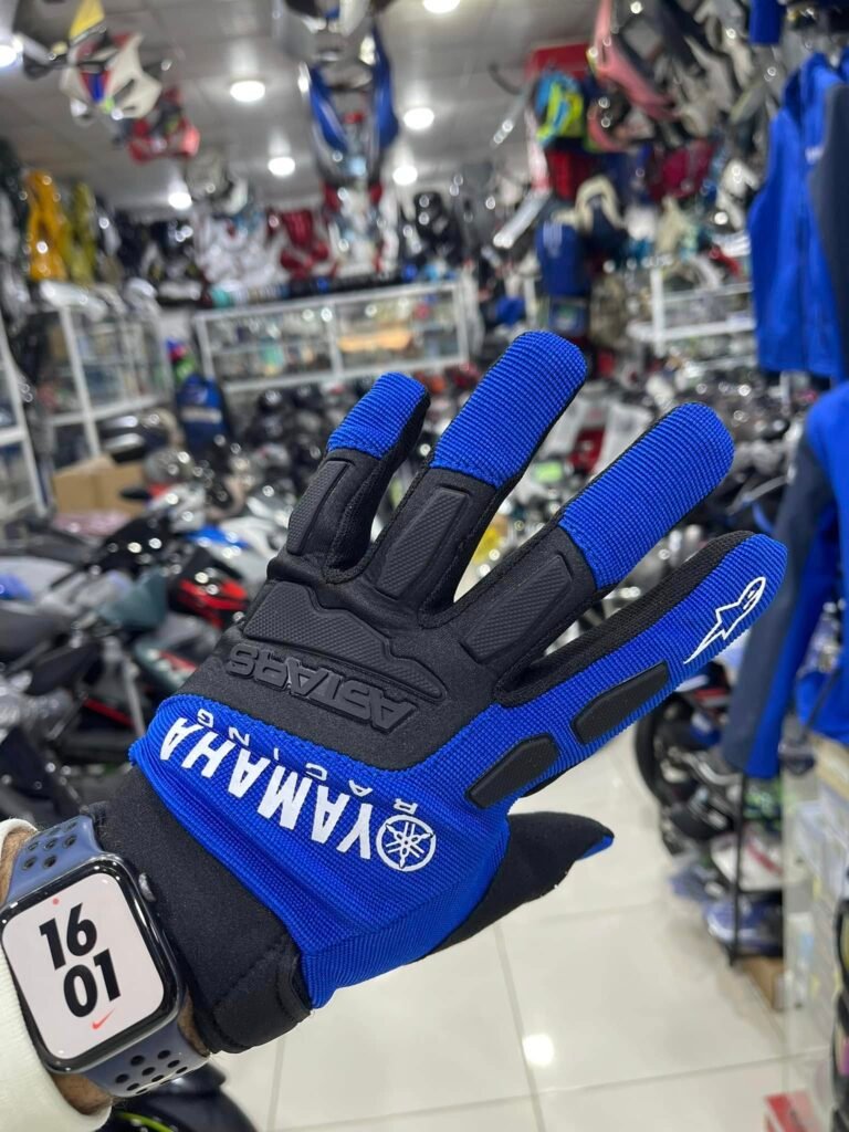Gants Yamaha & Alpinestars – Protection Maximale, Grip Parfait & Design Sportif