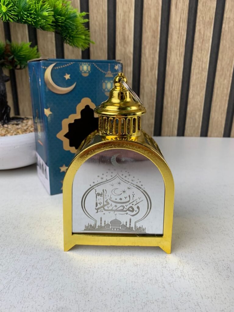Lanterne de Ramadan Dorée LED Design Traditionnel avec Silhouette – Une touche dorée pour sublimer vos nuits de Ramadan