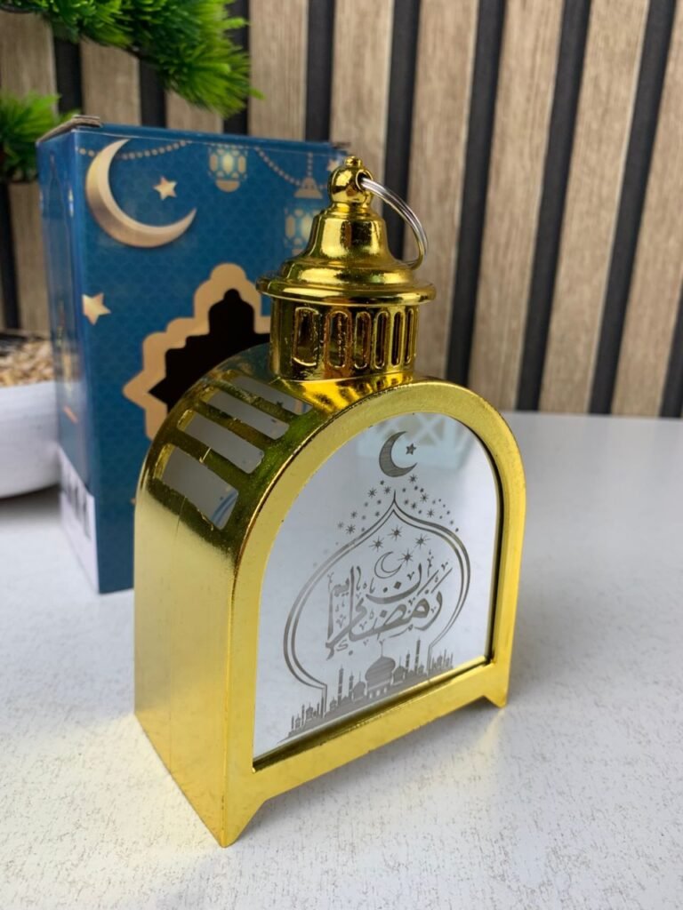 Lanterne de Ramadan Dorée LED Design Traditionnel avec Silhouette – Une touche dorée pour sublimer vos nuits de Ramadan