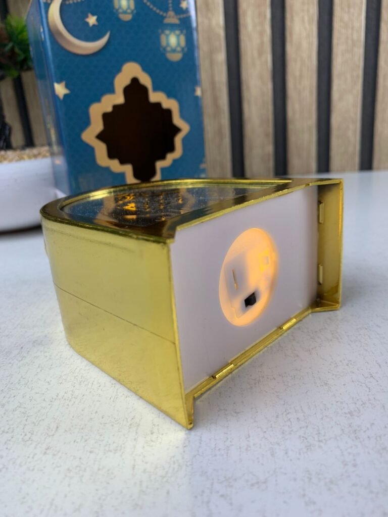 Lanterne de Ramadan Dorée LED Design Traditionnel avec Silhouette – Une touche dorée pour sublimer vos nuits de Ramadan