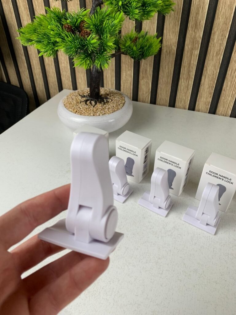 Verrous de porte universels pour la sécurité des enfants (4 pcs) – La tranquillité d’esprit à chaque porte fermée