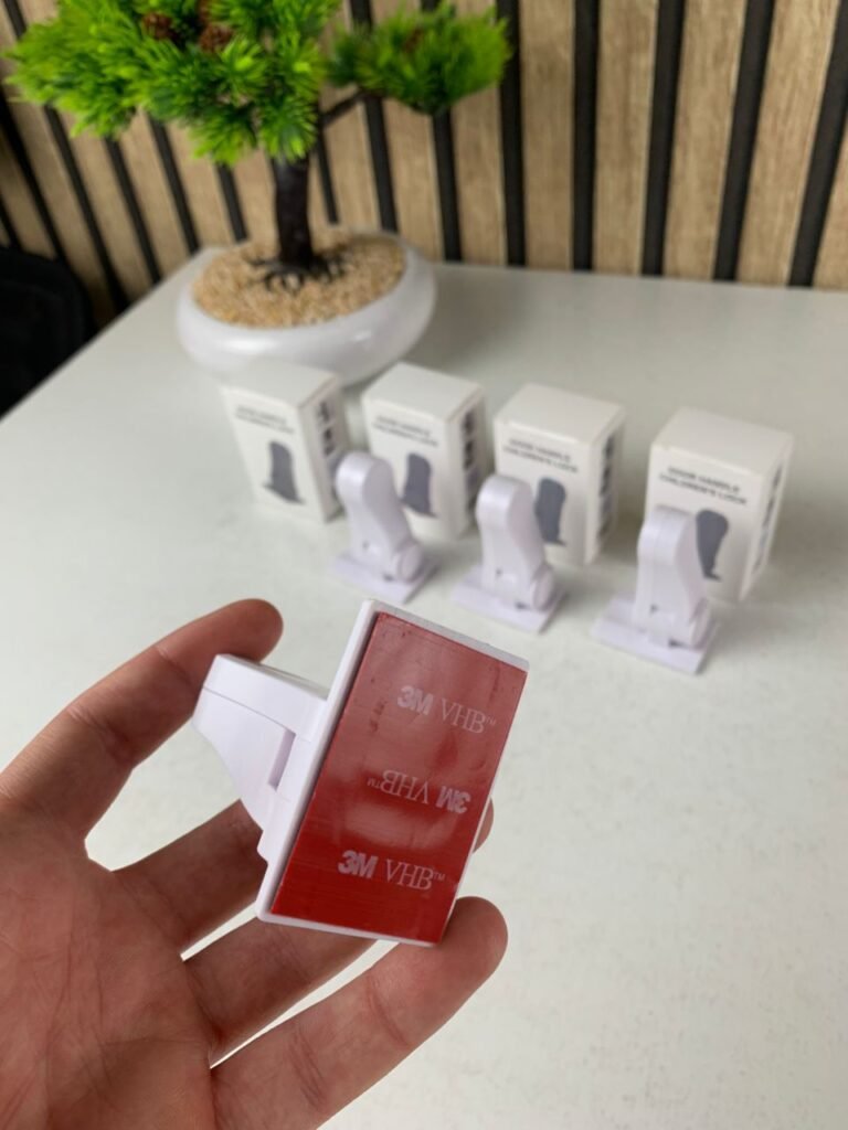 Verrous de porte universels pour la sécurité des enfants (4 pcs) – La tranquillité d’esprit à chaque porte fermée