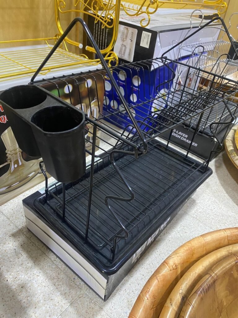 Égouttoir vaisselle compact anti-rouille avec porte-assiettes, porte-tasses et système de drainage