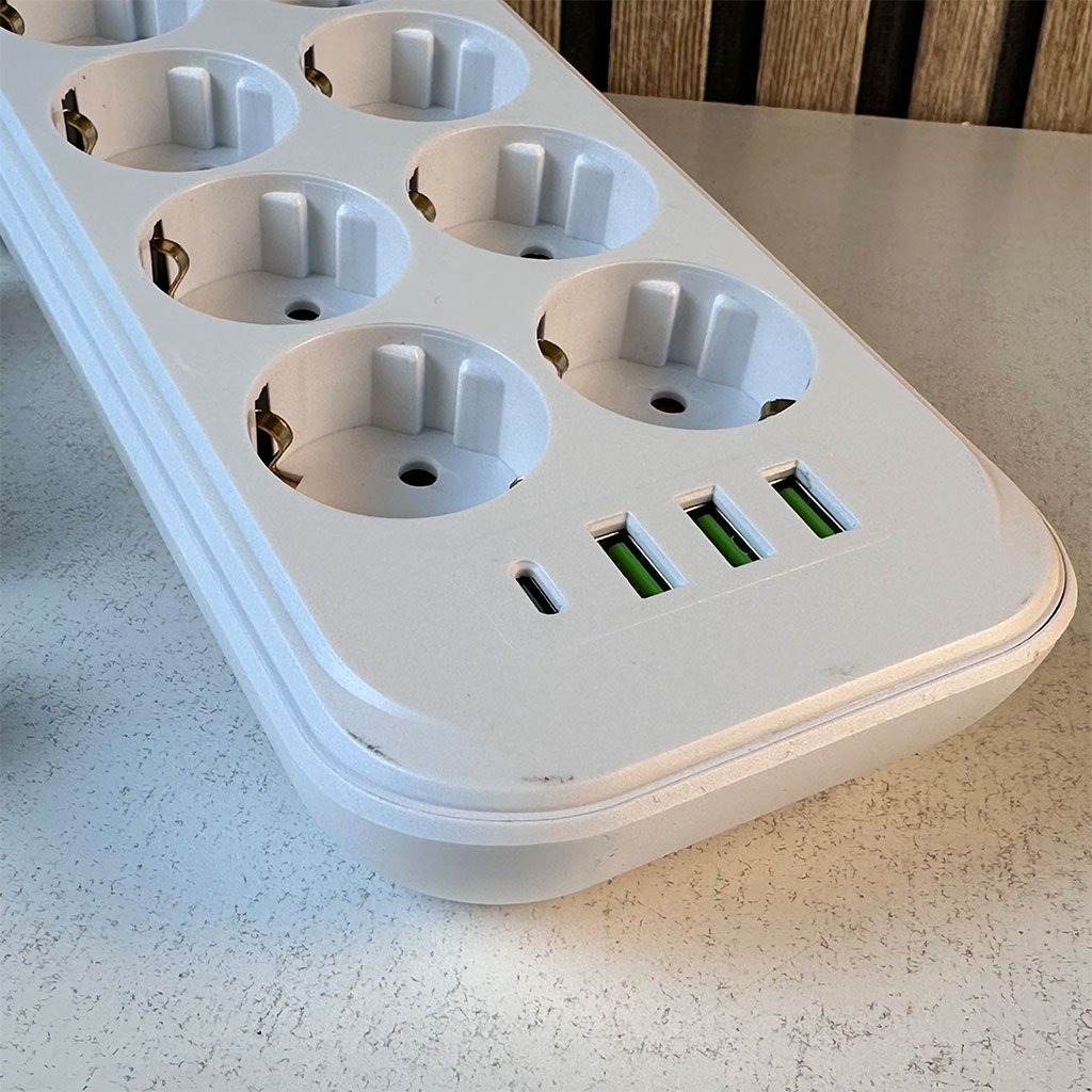 Rallonge Multiprise 10 Prises & 4 Ports USB 3250W – Puissance et organisation sans compromis - الصورة 4