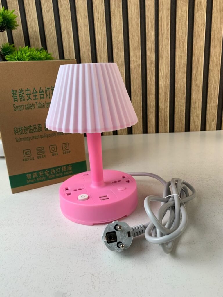 Lampe de Table avec Ports USB & Prises – Éclairage Intelligent & Station de Charge Tout-en-Un